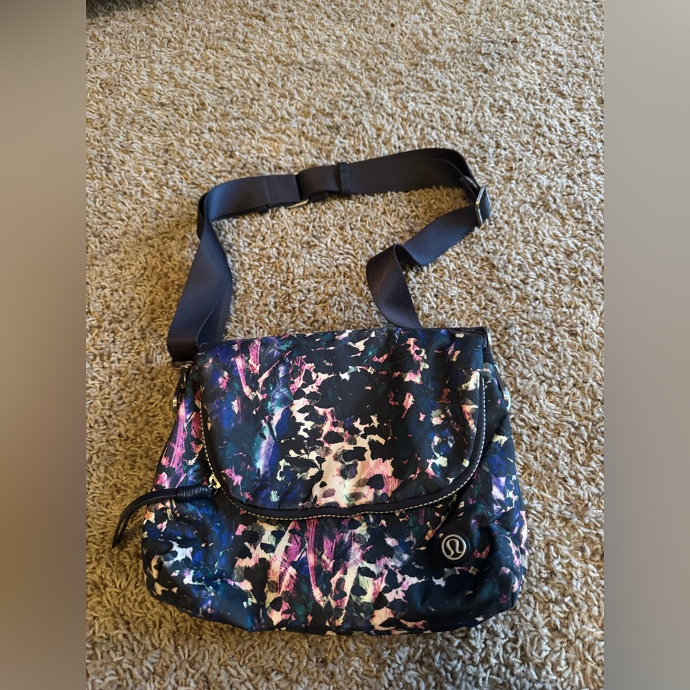 Lululemon Party Om Bag *Floral Backdrop Black Multi/Deep Coal*